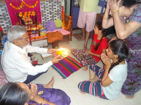 સાથે મળીને પૂજા