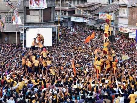 ગુજરાતના સુરતમાં પણ દહીં હાંડીનો ઉત્સવ 