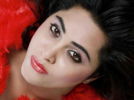 જાણો કોણ છે અર્શી ખાન જેણે રાધે માં પર સેક્સ રેકેટનો આરોપ લગાવ્યો છે?