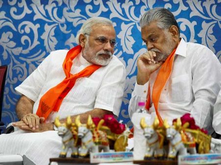 પુરુષોત્તમ રૂપાલાની સભામાં પટેલ મહિલાઓએ થાળીઓ વગાડી 