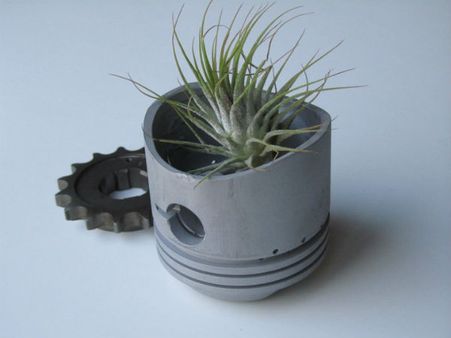 જૂની કારના સ્પેરપાર્ટસથી ઘર સજાવટ 