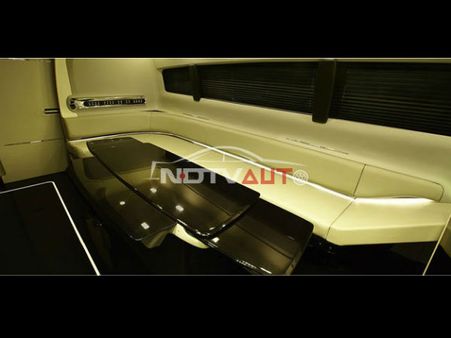 કિંગ ખાનની આલિશાન વેનિટી વેન