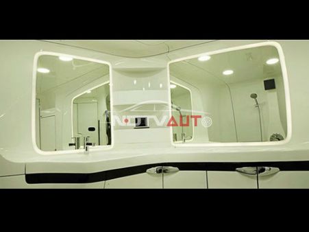 કિંગ ખાનની આલિશાન વેનિટી વેન