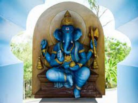 વાદળી રંગના ગણેશજીની મૂર્તિ