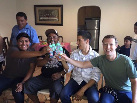 મસ્તીના મૂડમાં ઝુકરબર્ગ મસ્તીના મૂડમાં ઝુકરબર્ગ