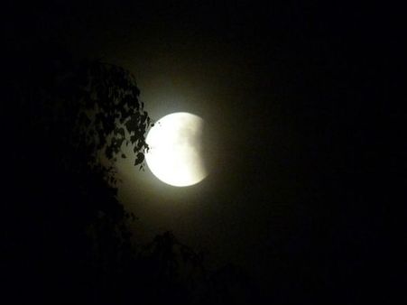 લ્યૂનર સારોસ સિરીઝ 137નો હિસ્સો 