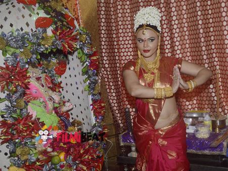 જાહેર ચેતવણી: રાખી સાવંતના આ ફોટો દરેકે પોતાના રિસ્ક પર જોવા!