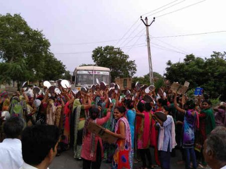 સુરતમાં રસ્તા રોકો