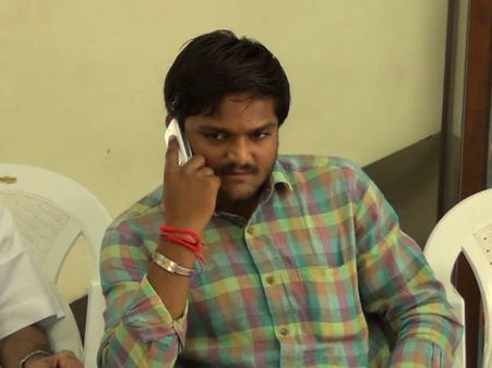 આનંદીબેન અને હાર્દિક વચ્ચે થઇ બેઠક