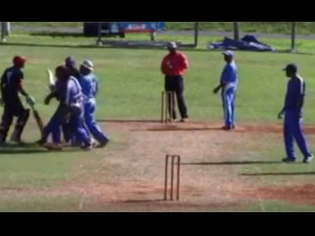 Video: જ્યારે ક્રિકેટનું મેદાન બન્યું બોક્સિંગનું મેદાન
