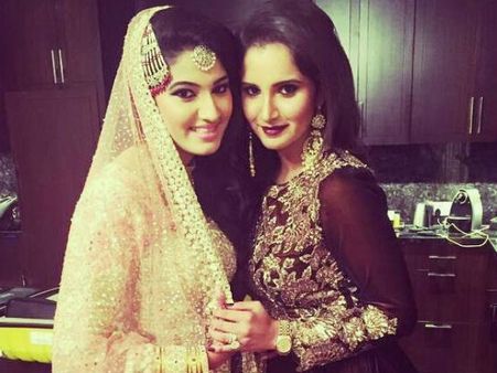 સાળીની સગાઇમાં શોએબની ગેરહાજરી સાળીની સગાઇમાં શોએબની ગેરહાજરી