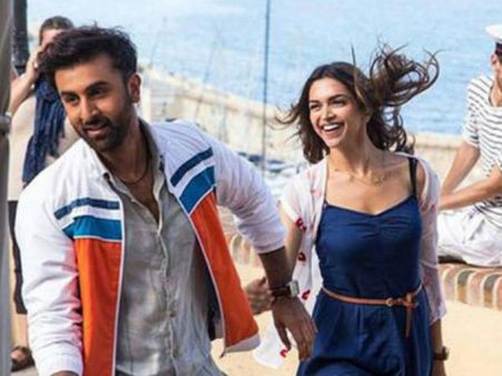 લવ સ્ટોરી અલગ અલગ 