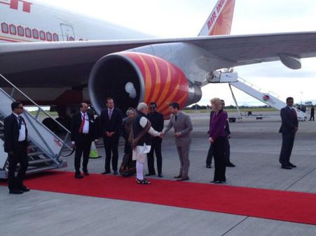 મોદી પહોંચ્યા ડબલિન મોદી પહોંચ્યા ડબલિન