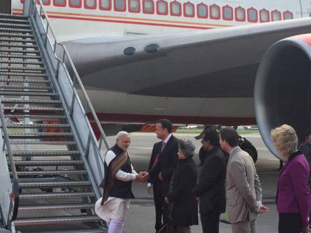 નરેન્દ્ર મોદી પહોંચ્યા આયરલેન્ડ, આયરલેન્ડ થયું ભવ્ય સ્વાગત