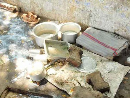 પોલીસકર્મીની દબંગાઇએ કોઇના પર રહેમ ન કરી