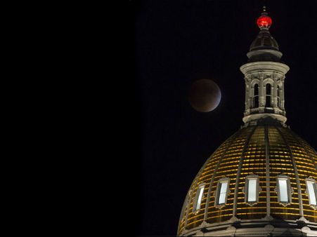 ચંદ્ર ગ્રહણની આ અદ્ધભૂત તસવીરો, તમને વિસમયમાં પાડી દેશે!