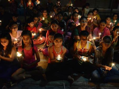 પટેલોએ દિવો પ્રગટાવી આપી શ્રદ્ઘાજંલિ