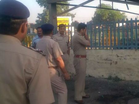 પોલિસ ધટના સ્થળે પહોંચી