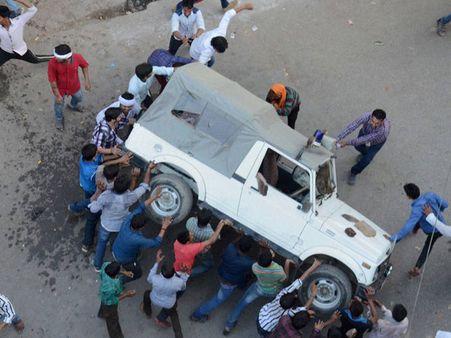 લોકોનો આક્રોશ 