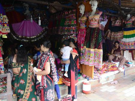 લો ગાર્ડનની રંગત લો ગાર્ડનની રંગત