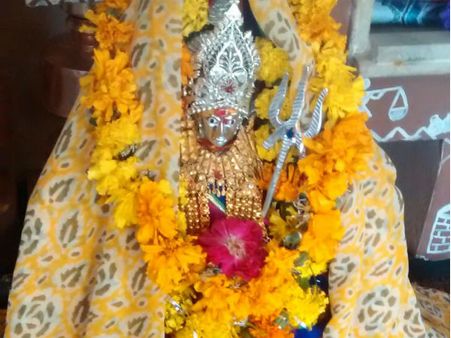 કળશ અને અખંડ દિવા 