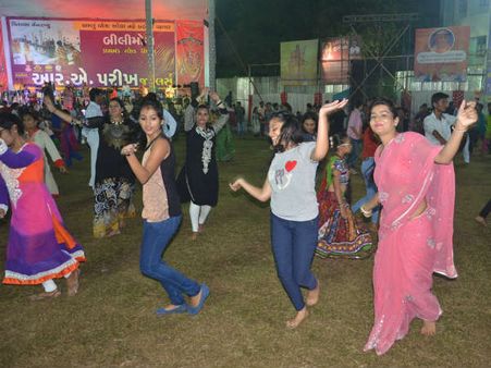વલસાડમાં નવલી નવરાત્રીની ધૂમ 