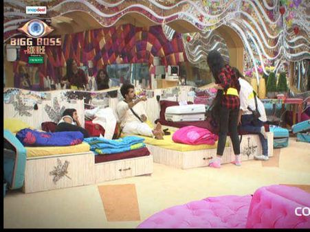 ઘરમાં હંગામો ઘરમાં હંગામો