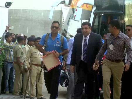 કપ્તાન ધોનીની એન્ટ્રી