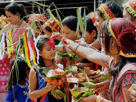 નેપાળી ભક્તોએ કુવાશીઓની કરી ચંદન પૂજા 