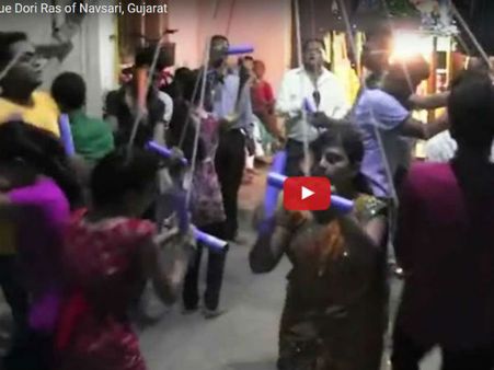 વીડિયો: આવા ગરબા તમે ગુજરાતમાં ક્યાં પણ નહીં જોયા હોય!