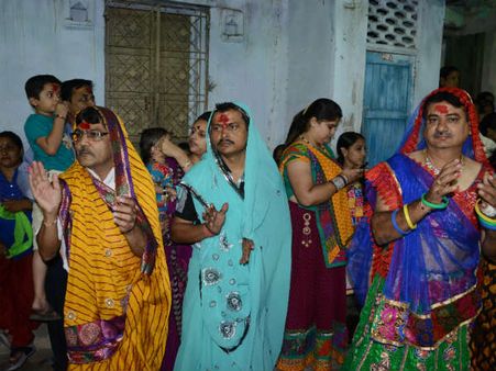 પુરુષો બન્યા સ્ત્રી