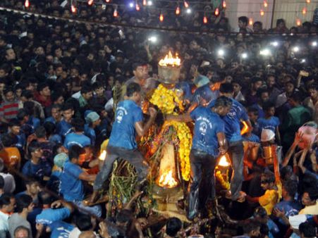 રાખી રાત માંની પૂજા 