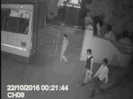 અજાણ્યા શખ્સોએ લગાવી એસટી બસને આગ