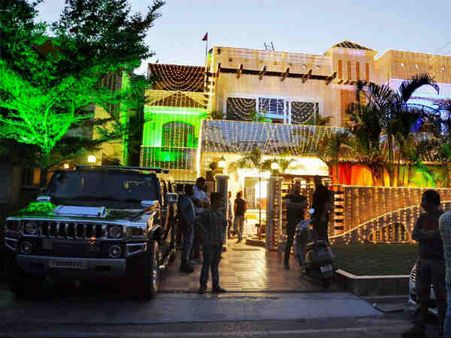 ભજ્જીના ઘરે ઉજવણી 