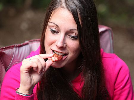 કઇંકનું કઇંક ખાધા જ કરવુ 