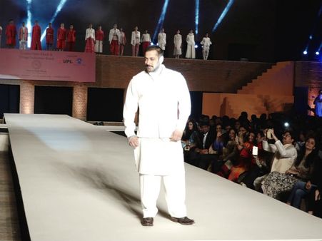 ખાદીને કર્યું પ્રમોટ 