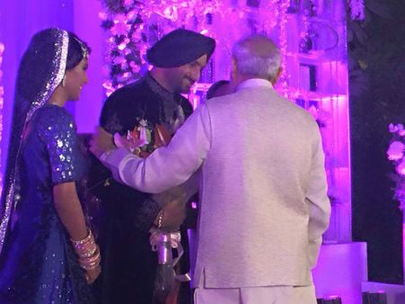 હરભજન લાગ્યો પગે 