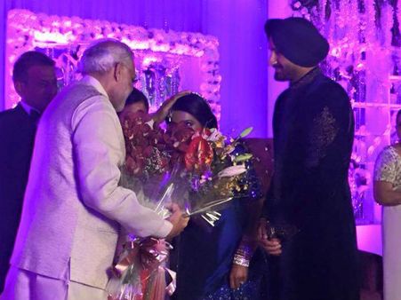 ગીતાને મોદી કહ્યું સુખી રહો 