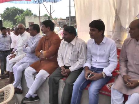 હાર્દિક પટેલના પિતાએ ક્રોંગ્રેસને ટેકો જાહેર કર્યો 