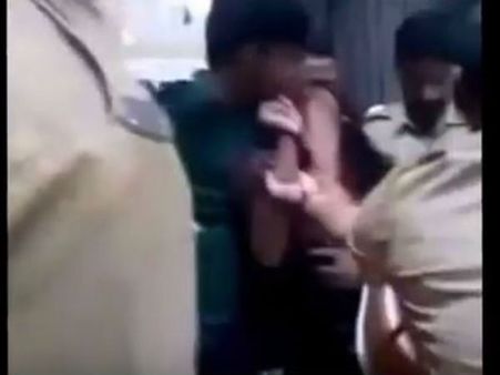 Video: મુંબઇ પોલીસની હેવાનિયત, મધરાત્રે કપલને ઢોર માર માર્યો