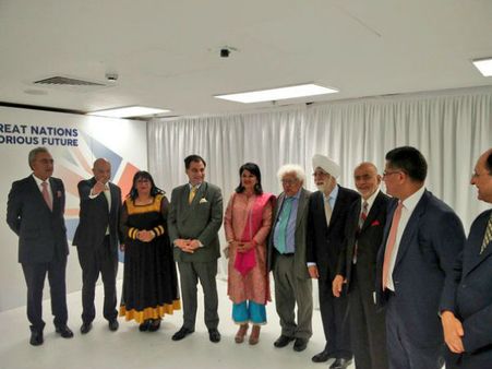 ભારતીય મૂળના લોકોની સાથે મોદી ભારતીય મૂળના લોકોની સાથે મોદી