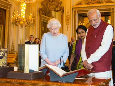 ક્વીન સાથે મોદી ક્વીન સાથે મોદી