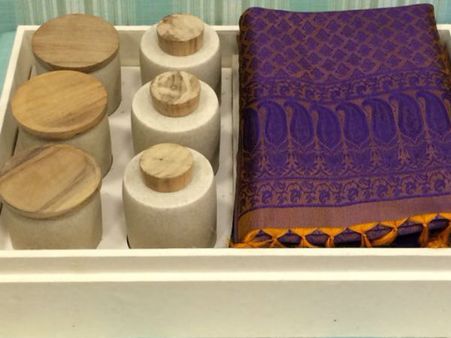 મોદીની રાણીને ગીફ્ટ મોદીની રાણીને ગીફ્ટ