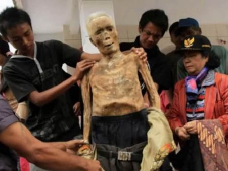 લાશના કપડા, હાર-શ્રૃંગાર આર્શિવાદ સમાન છે