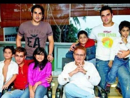 ત્રણ પેઢીઓ ત્રણ પેઢીઓ