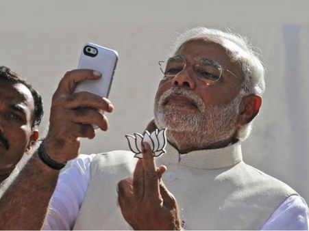 લોકસભા ચૂંટણી દરમ્યાન લેવામાં આવેલી સેલ્ફી લોકસભા ચૂંટણી દરમ્યાન લેવામાં આવેલી સેલ્ફી