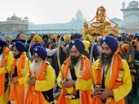 અમૃતસરના ગોલ્ડન ટેમ્પલમાં ઉજવાયો ગુરુ પર્વ, મોદીએ પાઠવી શુભેચ્છા 