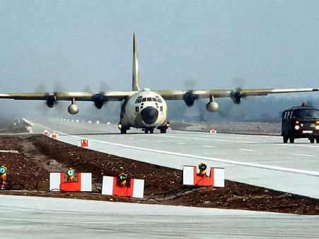 સી-130 જેવા એરક્રાફ્ટની લેન્ડિંગ