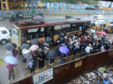 સરકારી હોસ્પિટલ ખાલી કરાવાઇ સરકારી હોસ્પિટલ ખાલી કરાવાઇ