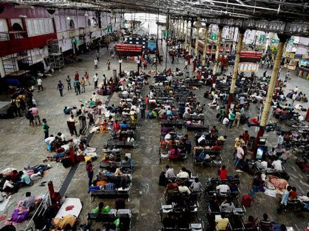 રેલ્વે સ્ટેશન બન્યા ઘર 